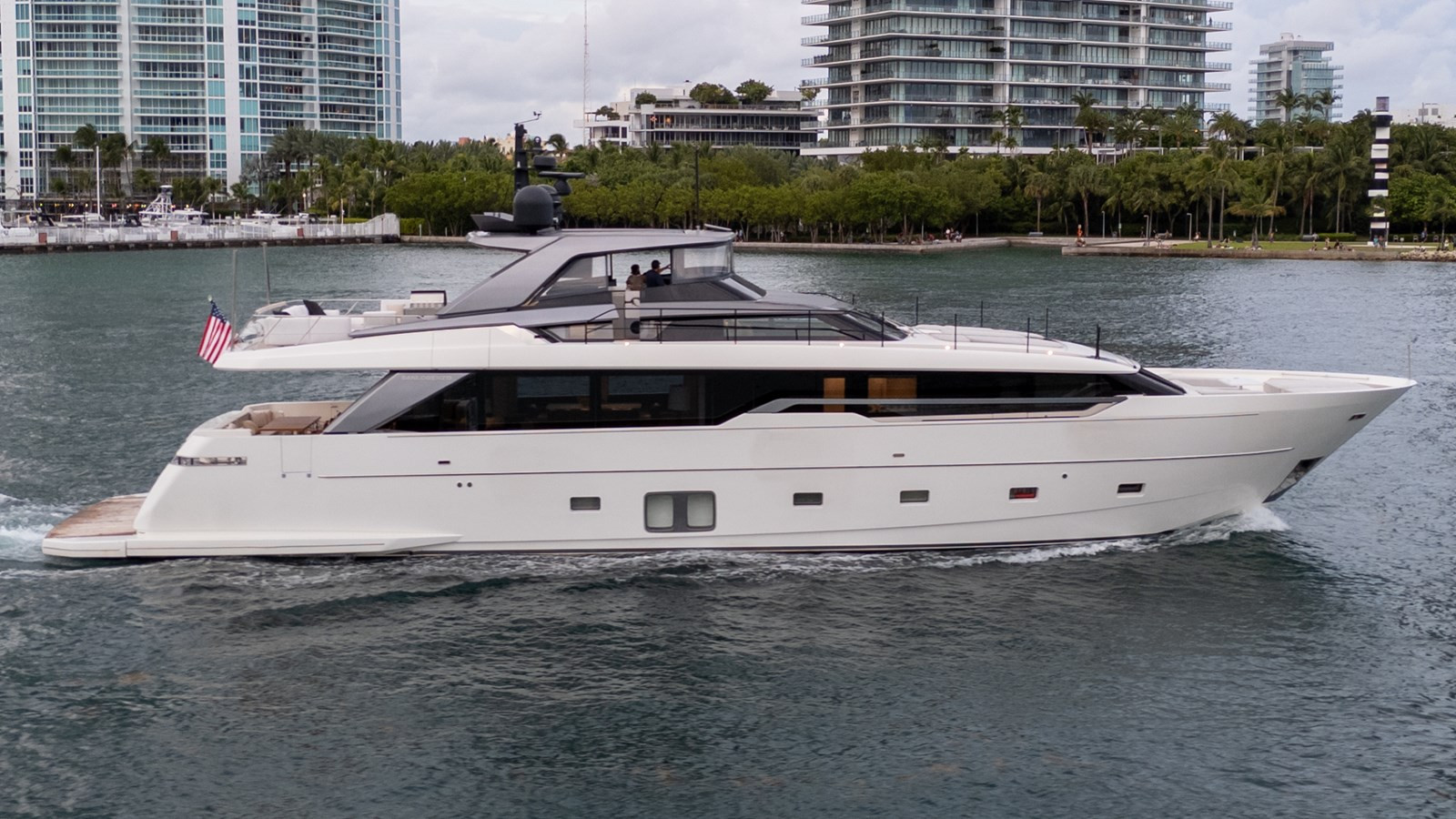 https://arconyachts.ams3.digitaloceanspaces.com/75359/conversions/large_4741199-optimize.jpg