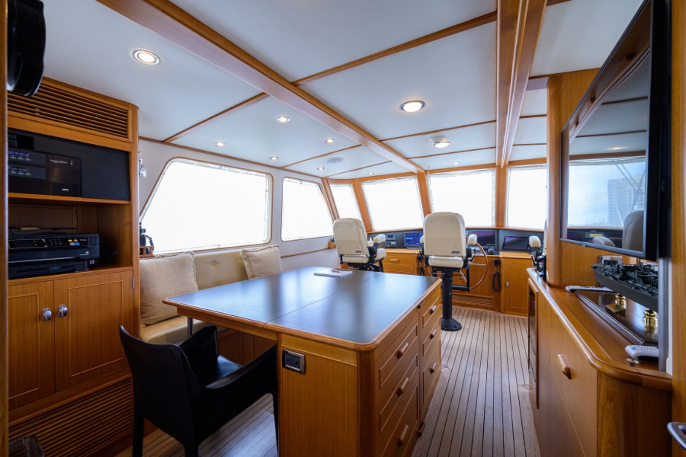 https://arconyachts.ams3.digitaloceanspaces.com/75400/conversions/large_4734755-optimize.jpg