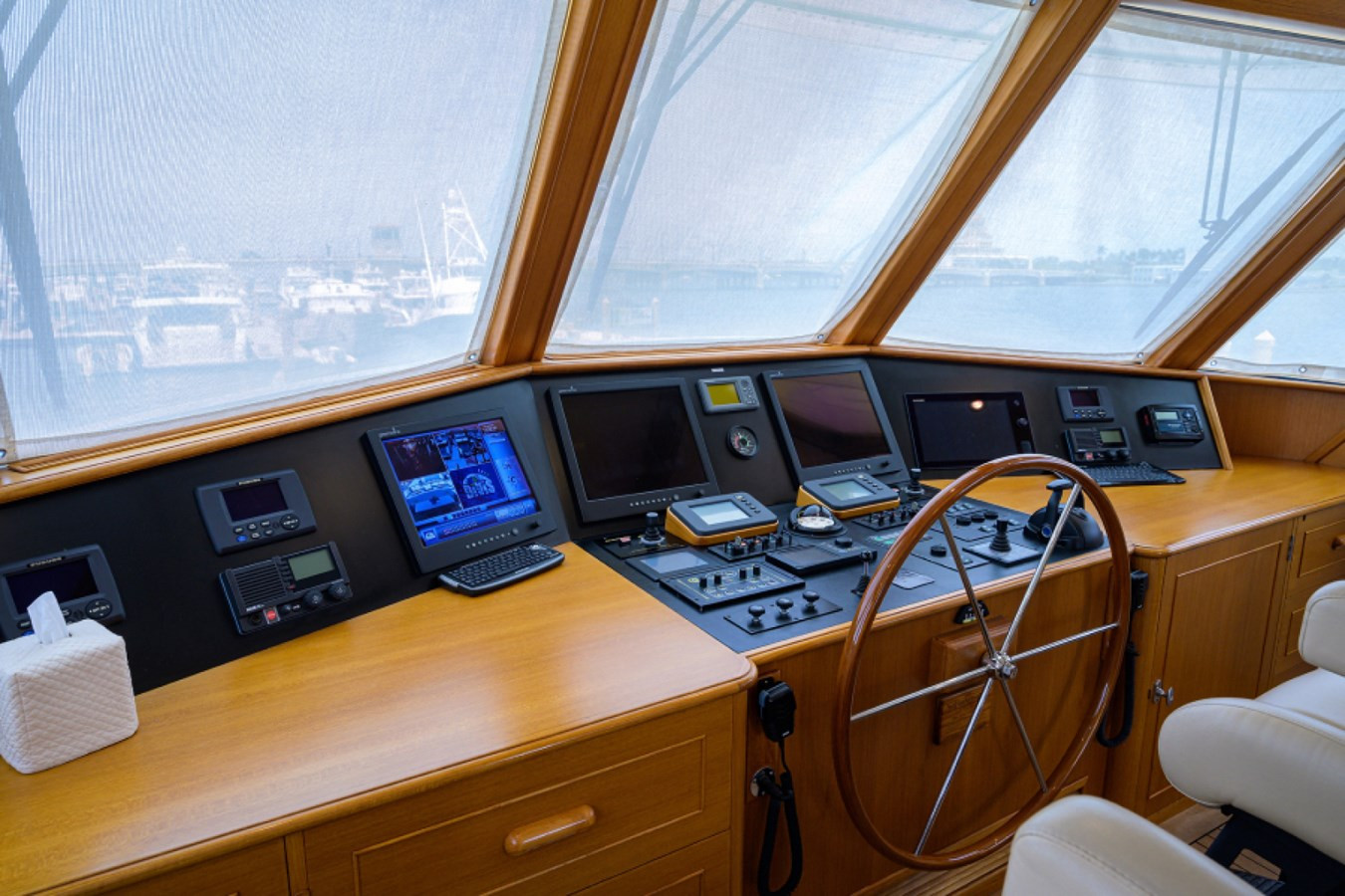 https://arconyachts.ams3.digitaloceanspaces.com/75412/conversions/large_4734759-optimize.jpg