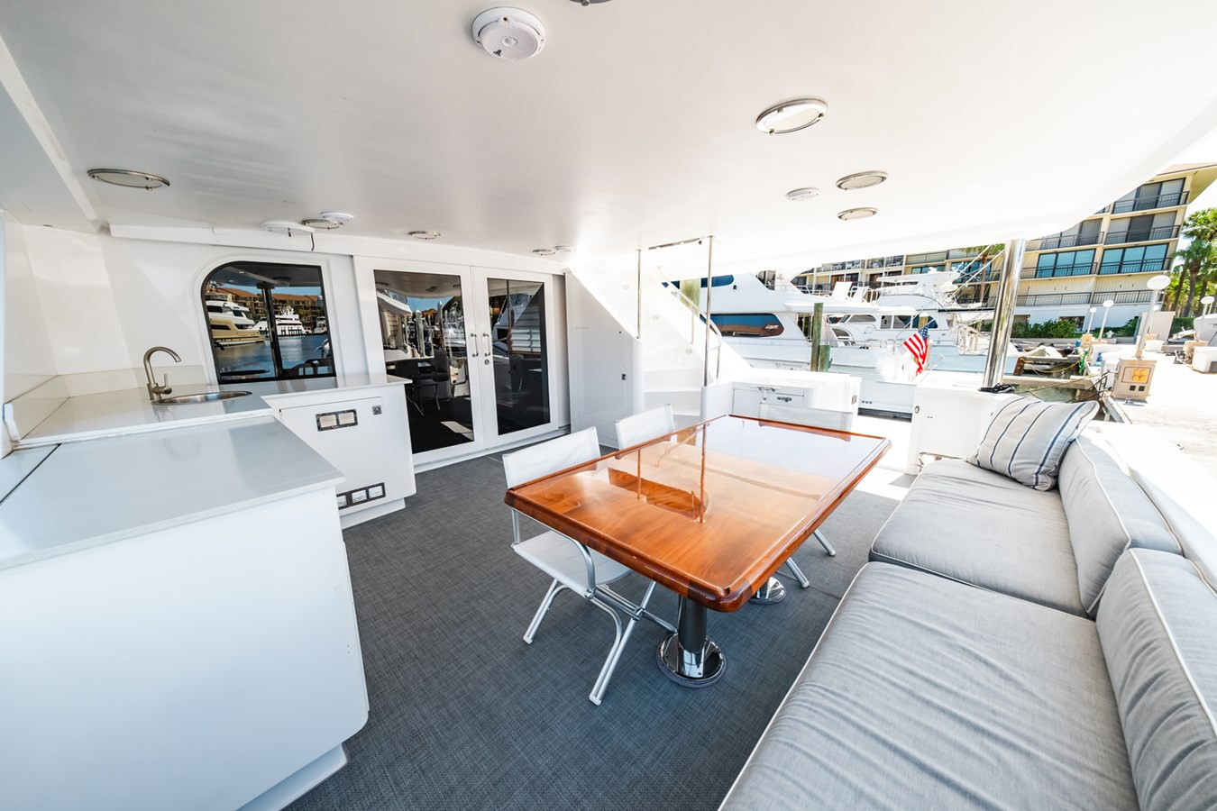 https://arconyachts.ams3.digitaloceanspaces.com/75445/conversions/large_4757356-optimize.jpg