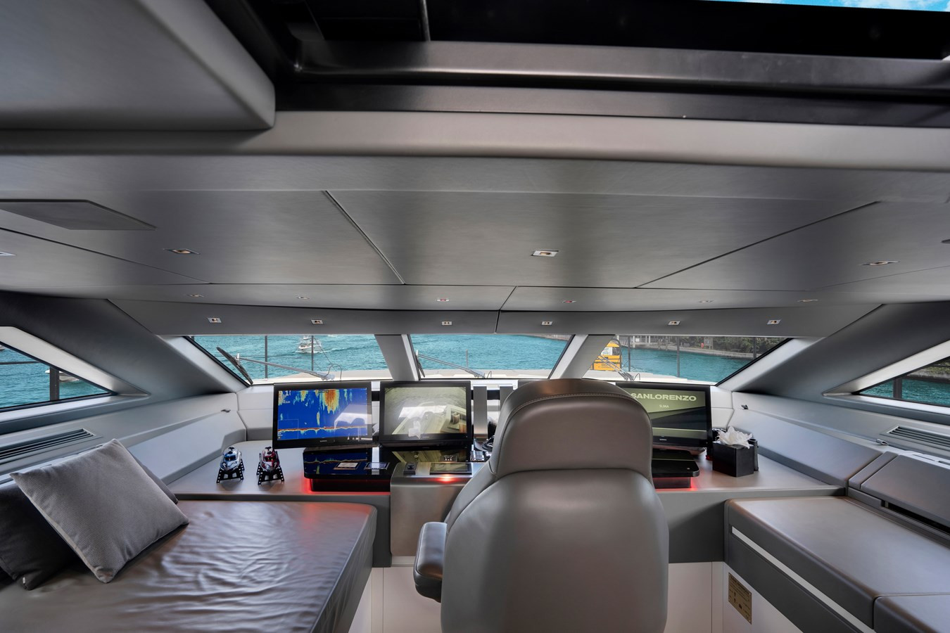 https://arconyachts.ams3.digitaloceanspaces.com/75453/conversions/large_4828381-optimize.jpg
