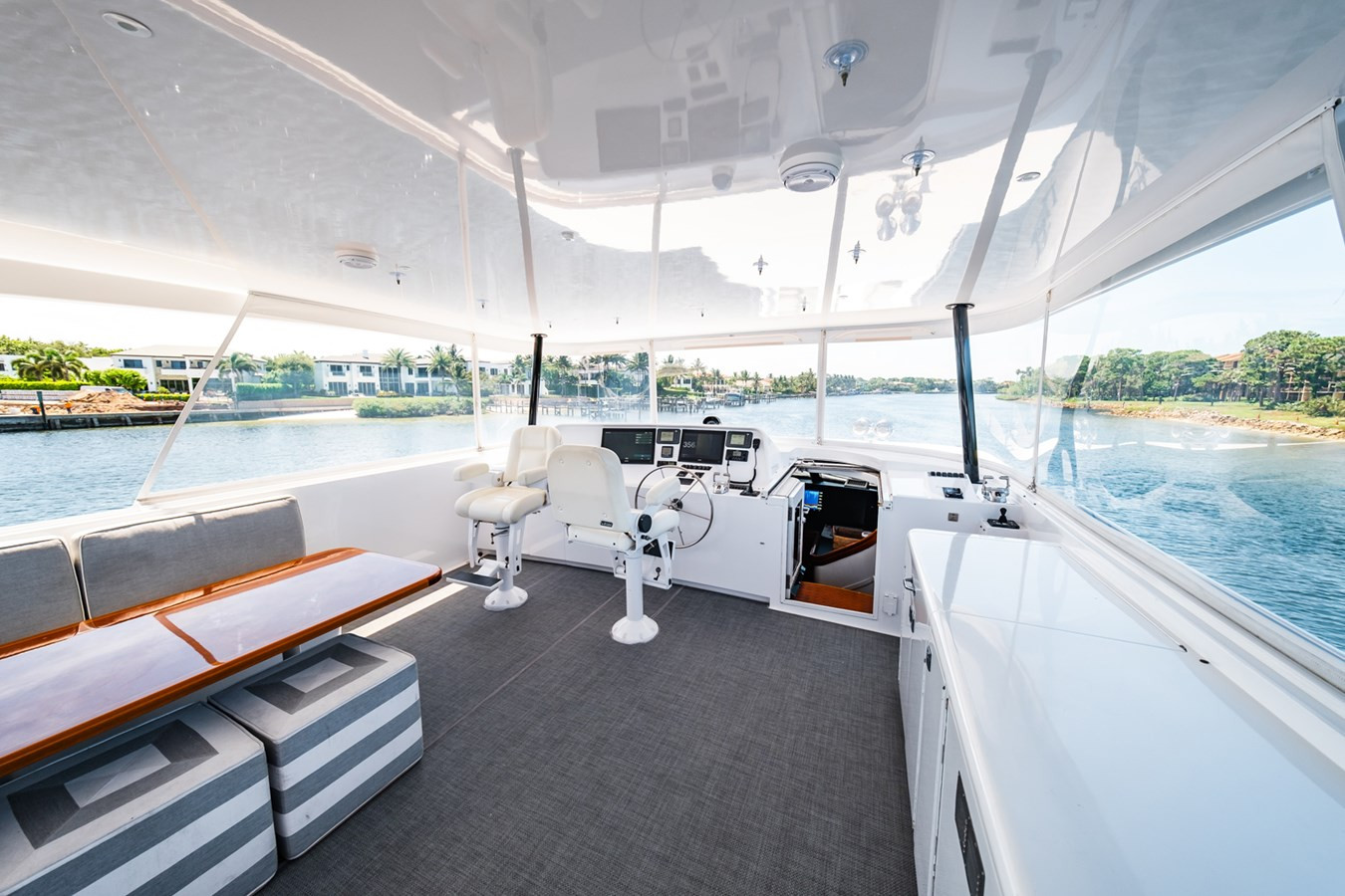 https://arconyachts.ams3.digitaloceanspaces.com/75470/conversions/large_4757365-optimize.jpg