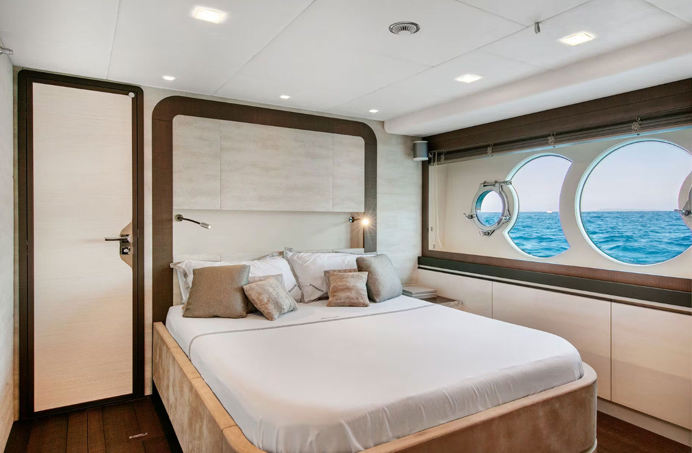 https://arconyachts.ams3.digitaloceanspaces.com/75480/conversions/large_4476034-optimize.jpg