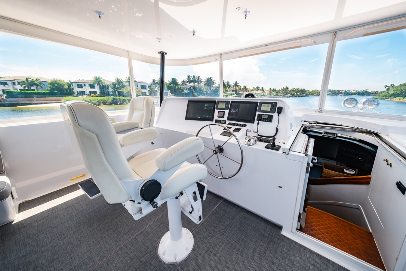 https://arconyachts.ams3.digitaloceanspaces.com/75484/conversions/large_4757370-optimize.jpg