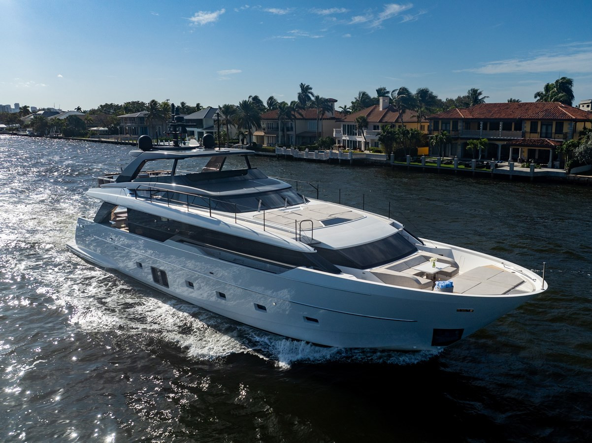 https://arconyachts.ams3.digitaloceanspaces.com/75514/conversions/large_4828404-optimize.jpg