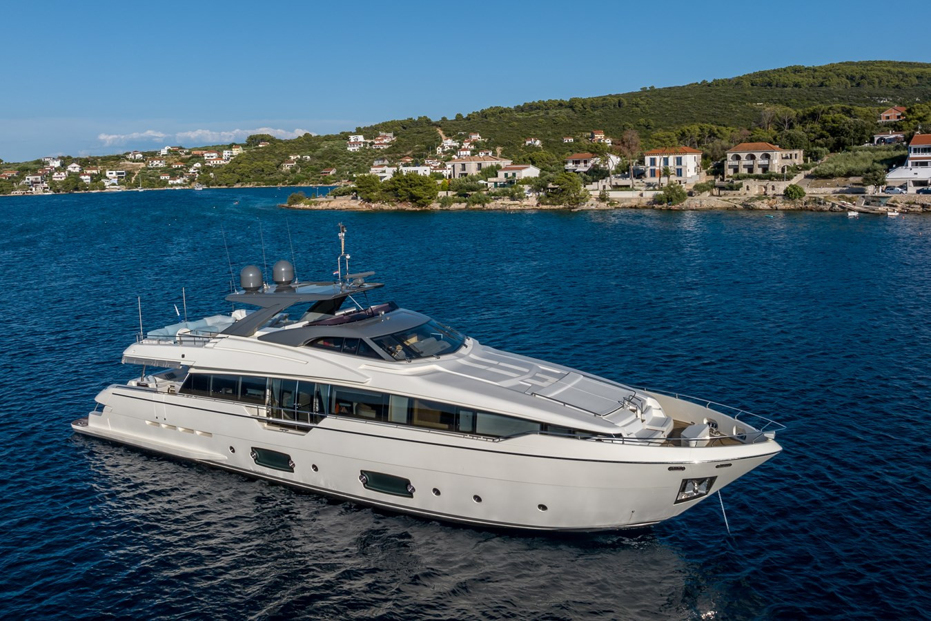 https://arconyachts.ams3.digitaloceanspaces.com/75547/conversions/large_4042315-optimize.jpg