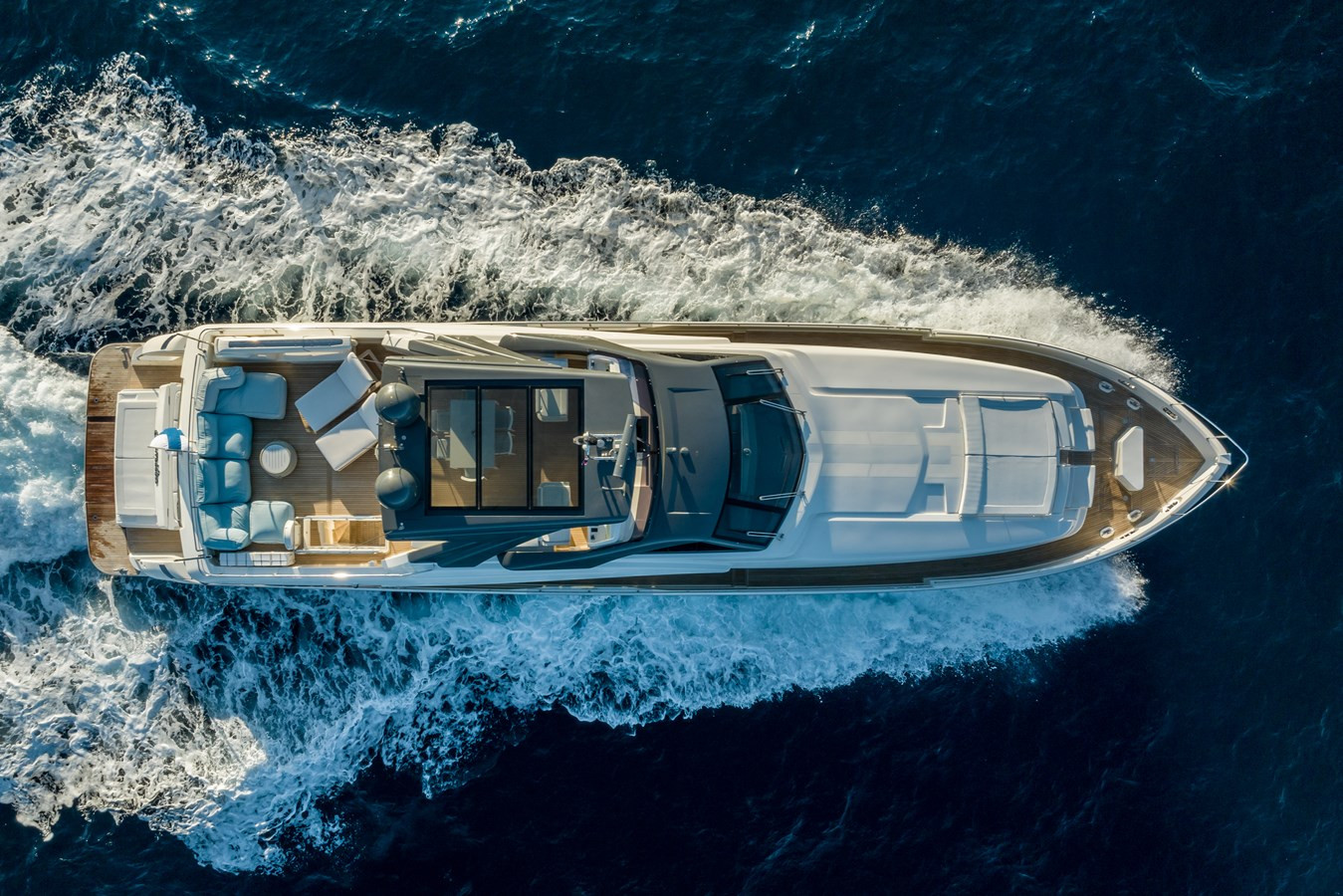 https://arconyachts.ams3.digitaloceanspaces.com/75554/conversions/large_4042312-optimize.jpg