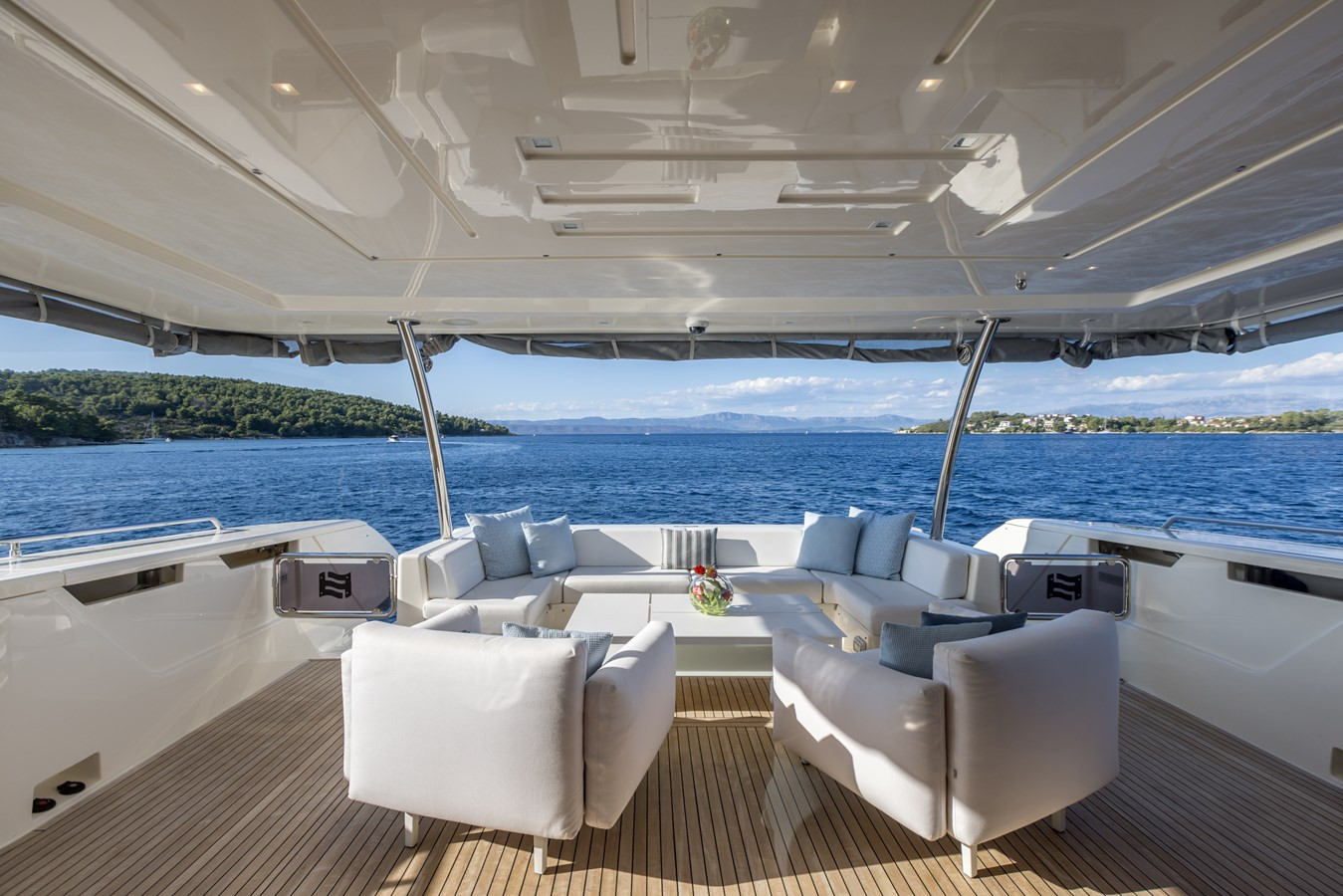 https://arconyachts.ams3.digitaloceanspaces.com/75560/conversions/large_4042313-optimize.jpg