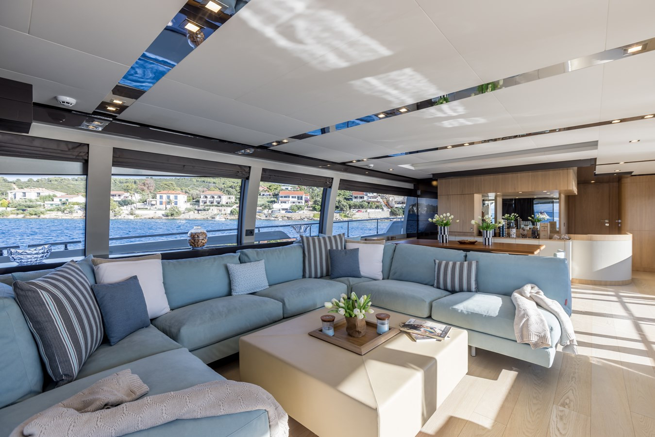 https://arconyachts.ams3.digitaloceanspaces.com/75563/conversions/large_4042337-optimize.jpg