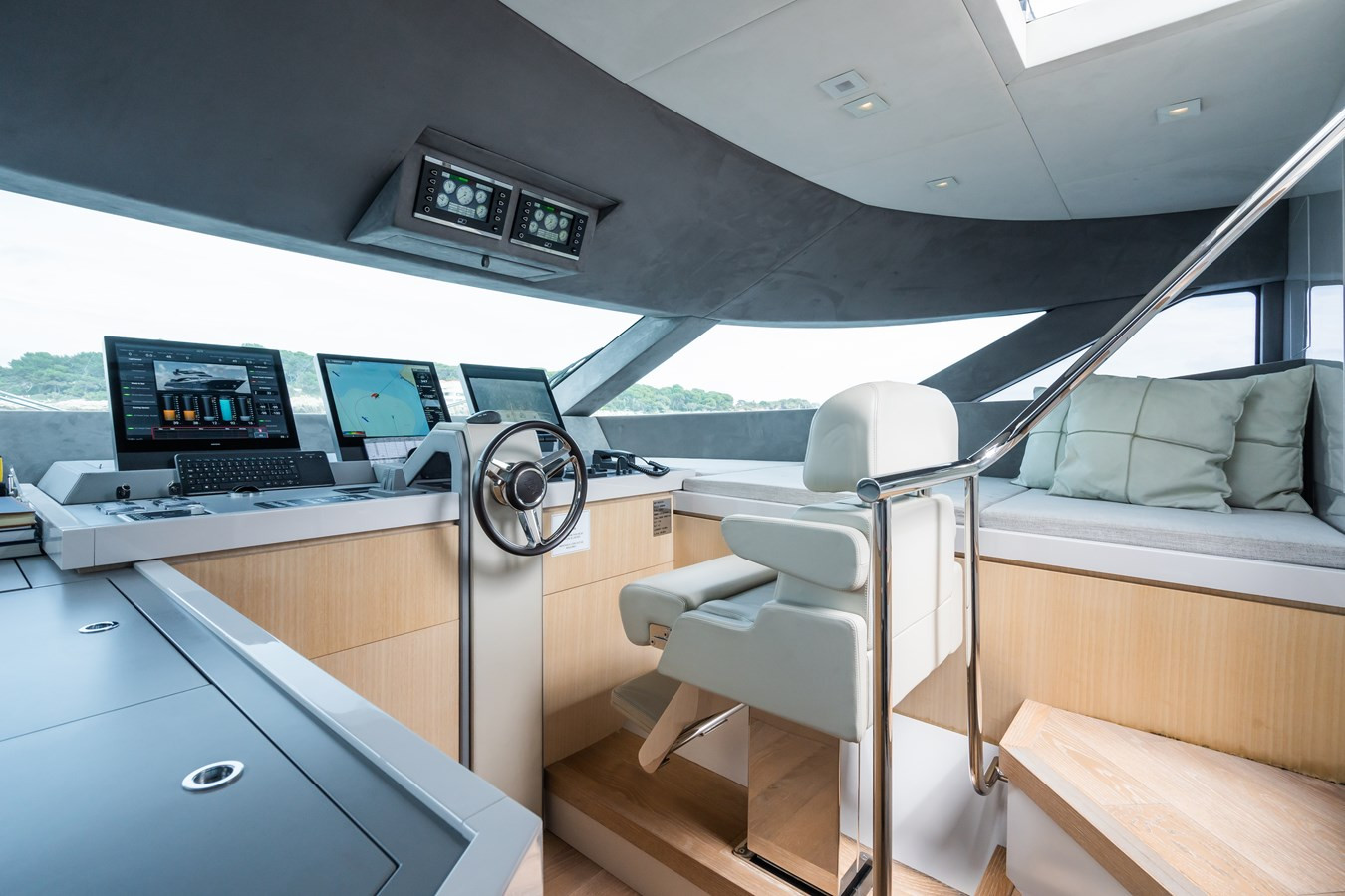 https://arconyachts.ams3.digitaloceanspaces.com/75584/conversions/large_4498121-optimize.jpg