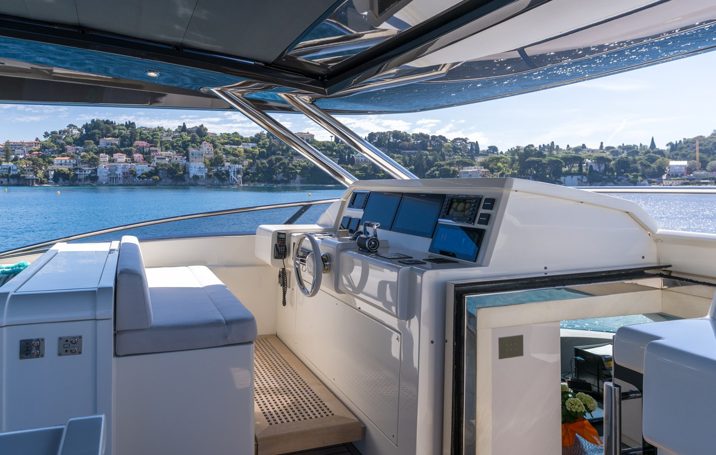 https://arconyachts.ams3.digitaloceanspaces.com/75596/conversions/large_4672065-optimize.jpg