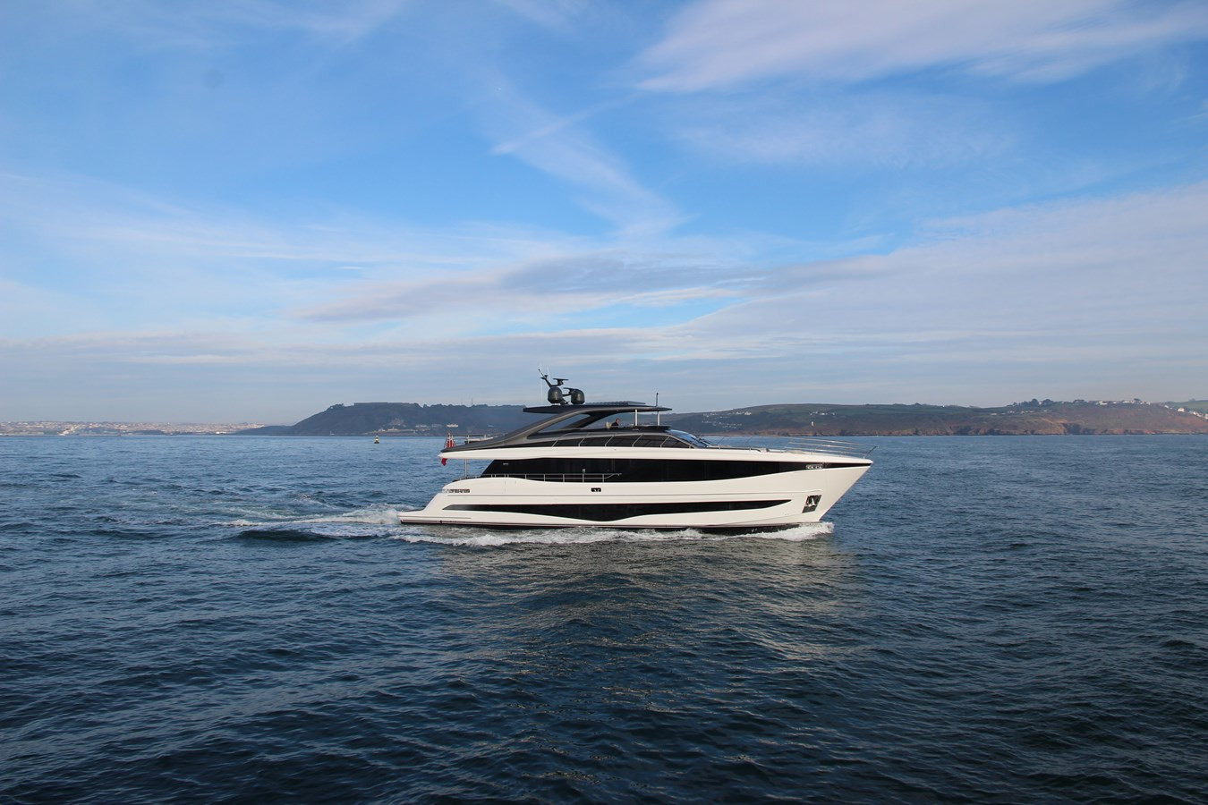 https://arconyachts.ams3.digitaloceanspaces.com/75664/conversions/large_4667967-optimize.jpg