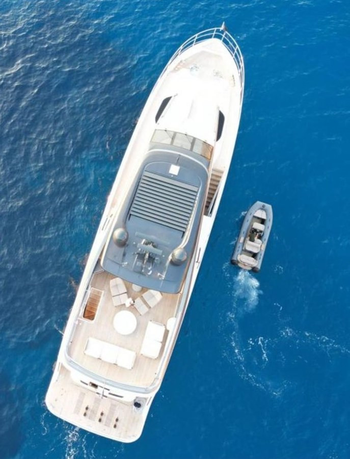 https://arconyachts.ams3.digitaloceanspaces.com/75667/conversions/large_4667968-optimize.jpg