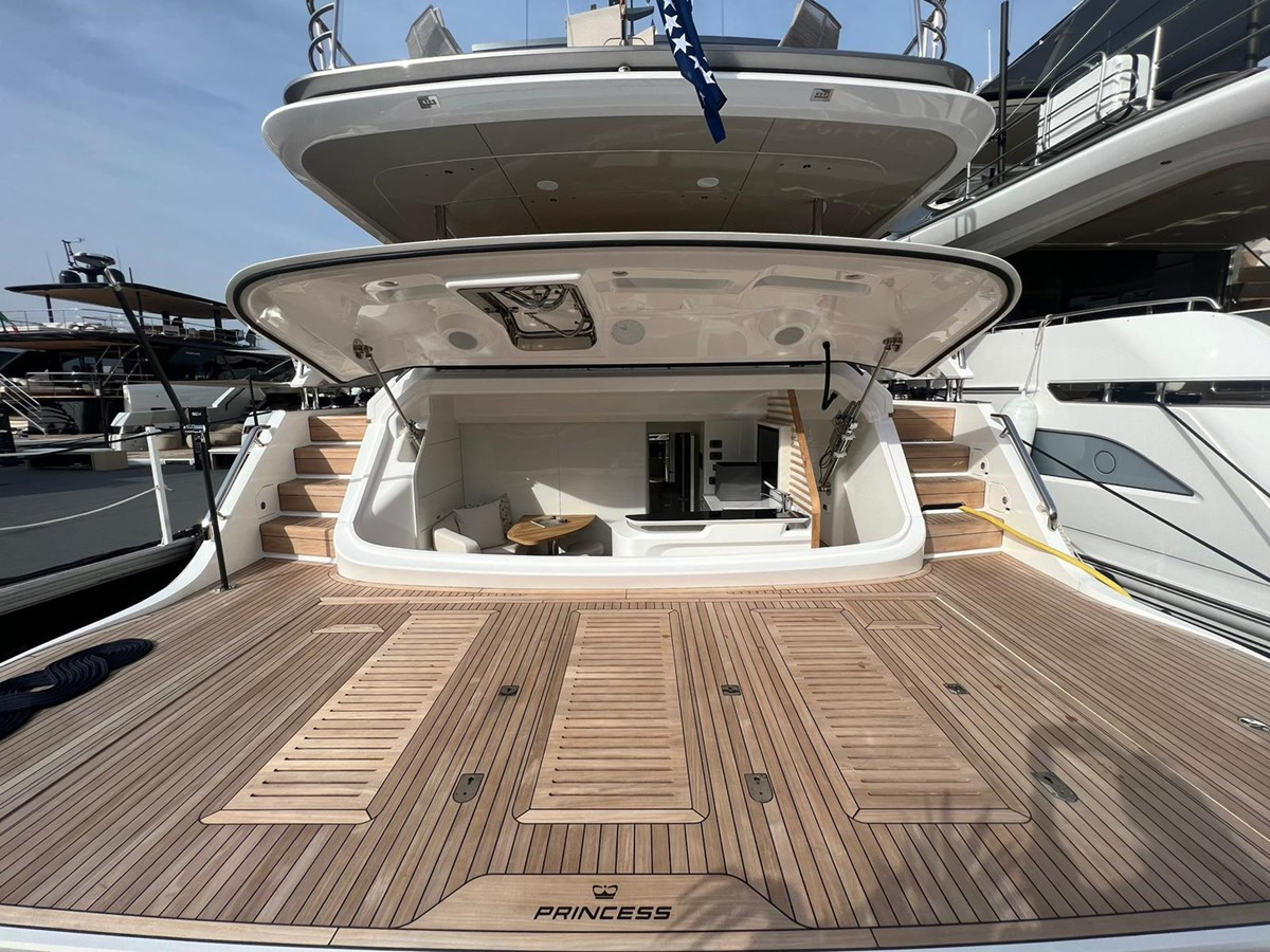 https://arconyachts.ams3.digitaloceanspaces.com/75672/conversions/large_4667970-optimize.jpg