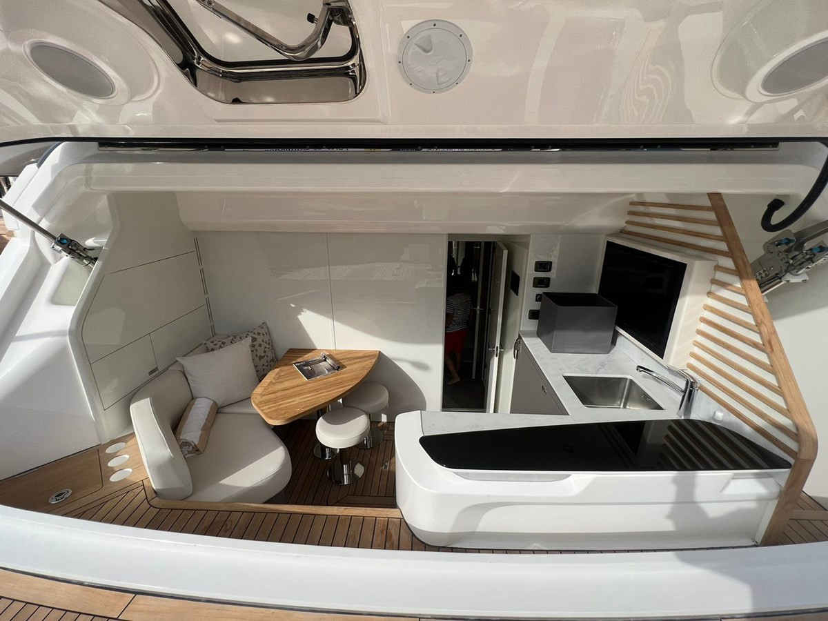 https://arconyachts.ams3.digitaloceanspaces.com/75679/conversions/large_4667972-optimize.jpg