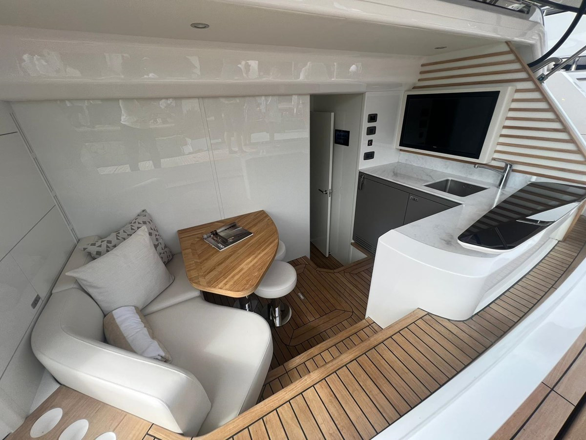 https://arconyachts.ams3.digitaloceanspaces.com/75682/conversions/large_4667973-optimize.jpg