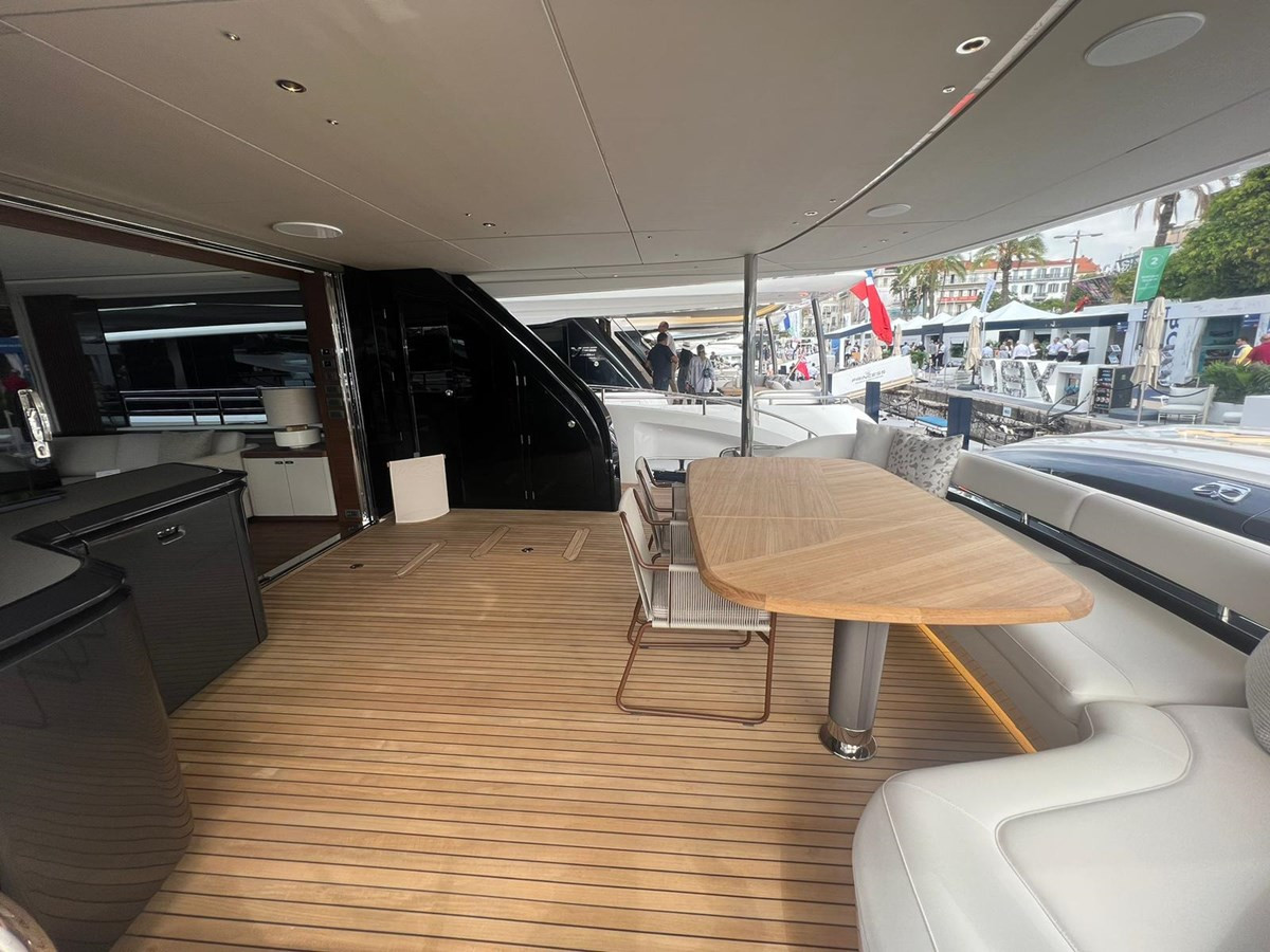 https://arconyachts.ams3.digitaloceanspaces.com/75688/conversions/large_4667975-optimize.jpg