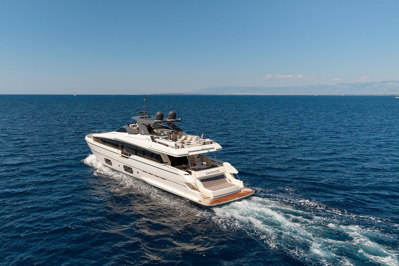 https://arconyachts.ams3.digitaloceanspaces.com/75689/conversions/large_4727194-optimize.jpg