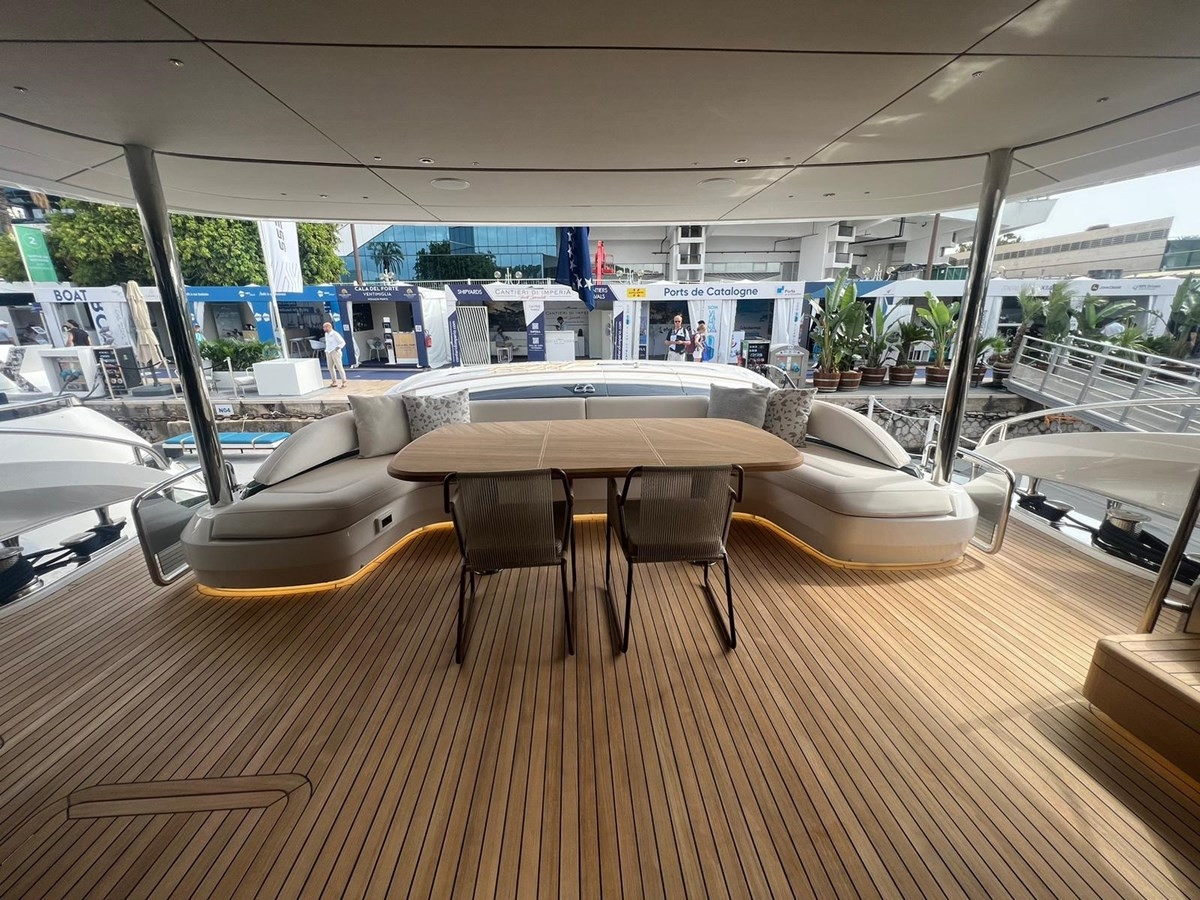 https://arconyachts.ams3.digitaloceanspaces.com/75692/conversions/large_4667977-optimize.jpg