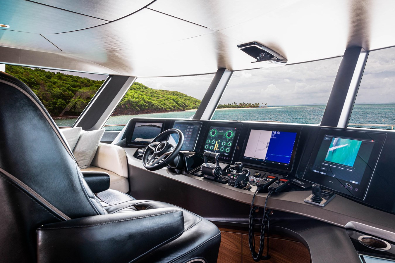 https://arconyachts.ams3.digitaloceanspaces.com/75693/conversions/large_3816919-optimize.jpg
