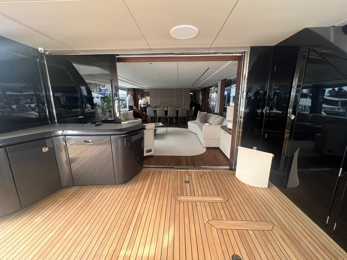 https://arconyachts.ams3.digitaloceanspaces.com/75698/conversions/large_4667979-optimize.jpg