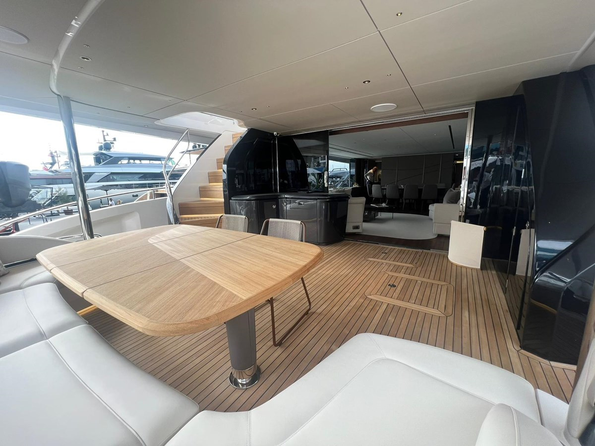 https://arconyachts.ams3.digitaloceanspaces.com/75701/conversions/large_4667980-optimize.jpg