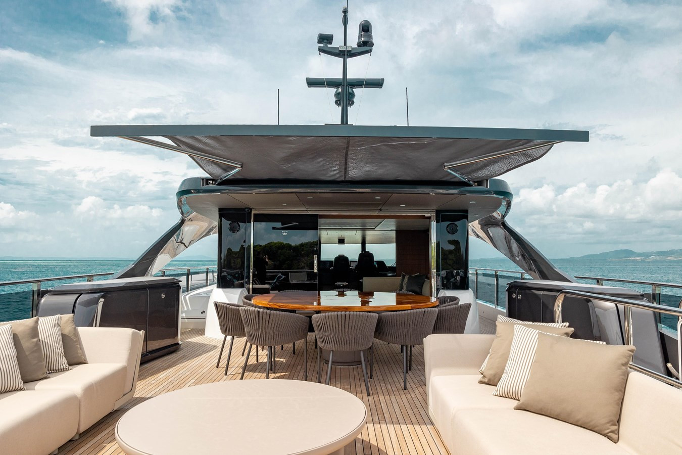 https://arconyachts.ams3.digitaloceanspaces.com/75705/conversions/large_3816923-optimize.jpg