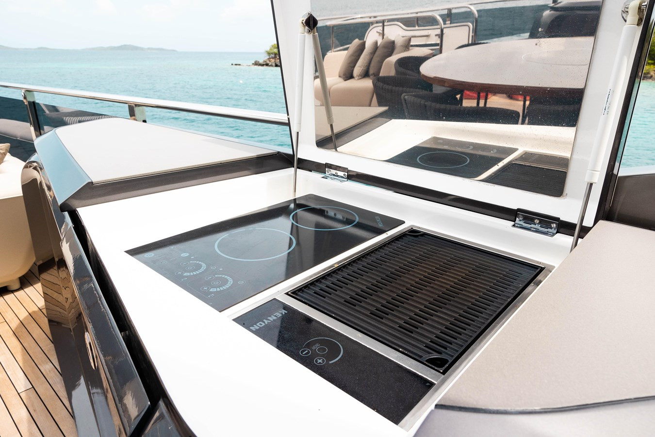https://arconyachts.ams3.digitaloceanspaces.com/75719/conversions/large_3816929-optimize.jpg