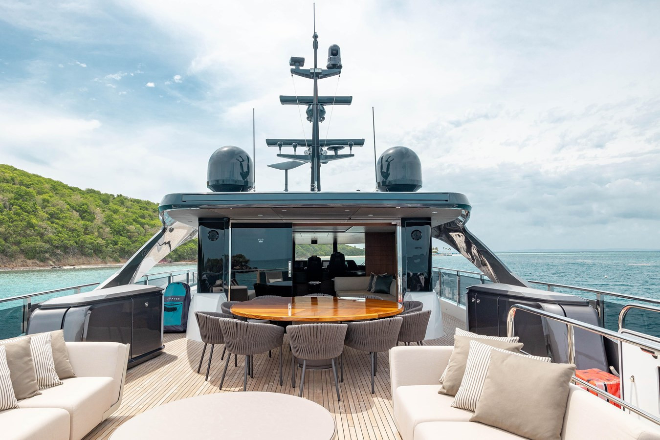 https://arconyachts.ams3.digitaloceanspaces.com/75722/conversions/large_3816930-optimize.jpg