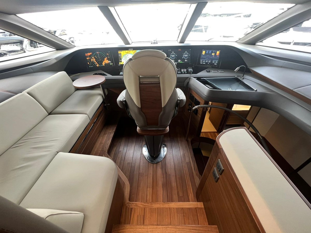 https://arconyachts.ams3.digitaloceanspaces.com/75742/conversions/large_4667994-optimize.jpg