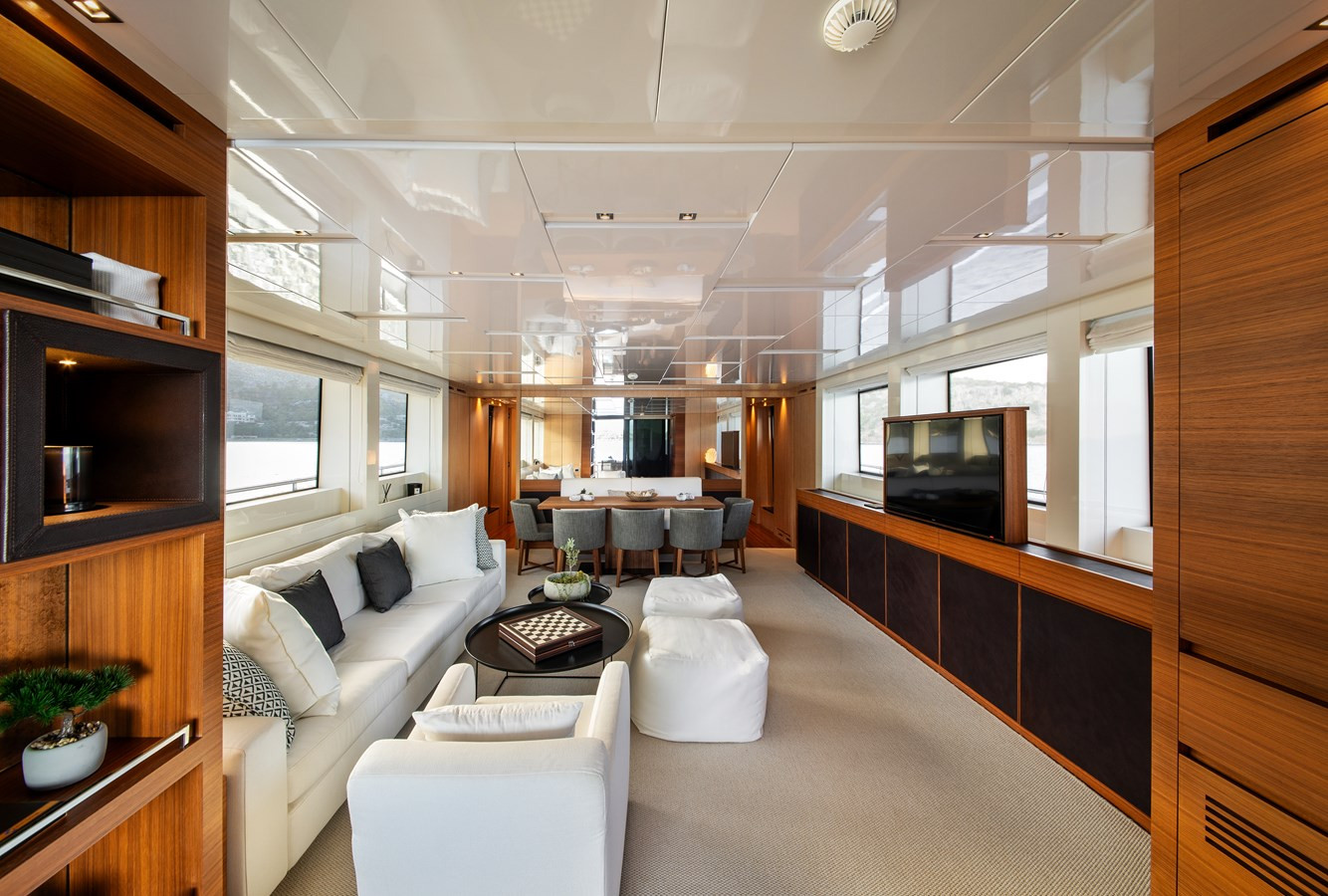 https://arconyachts.ams3.digitaloceanspaces.com/75856/conversions/large_4453603-optimize.jpg
