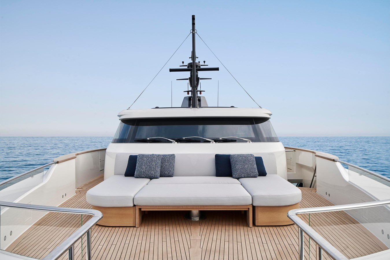 https://arconyachts.ams3.digitaloceanspaces.com/75871/conversions/large_4699513-optimize.jpg