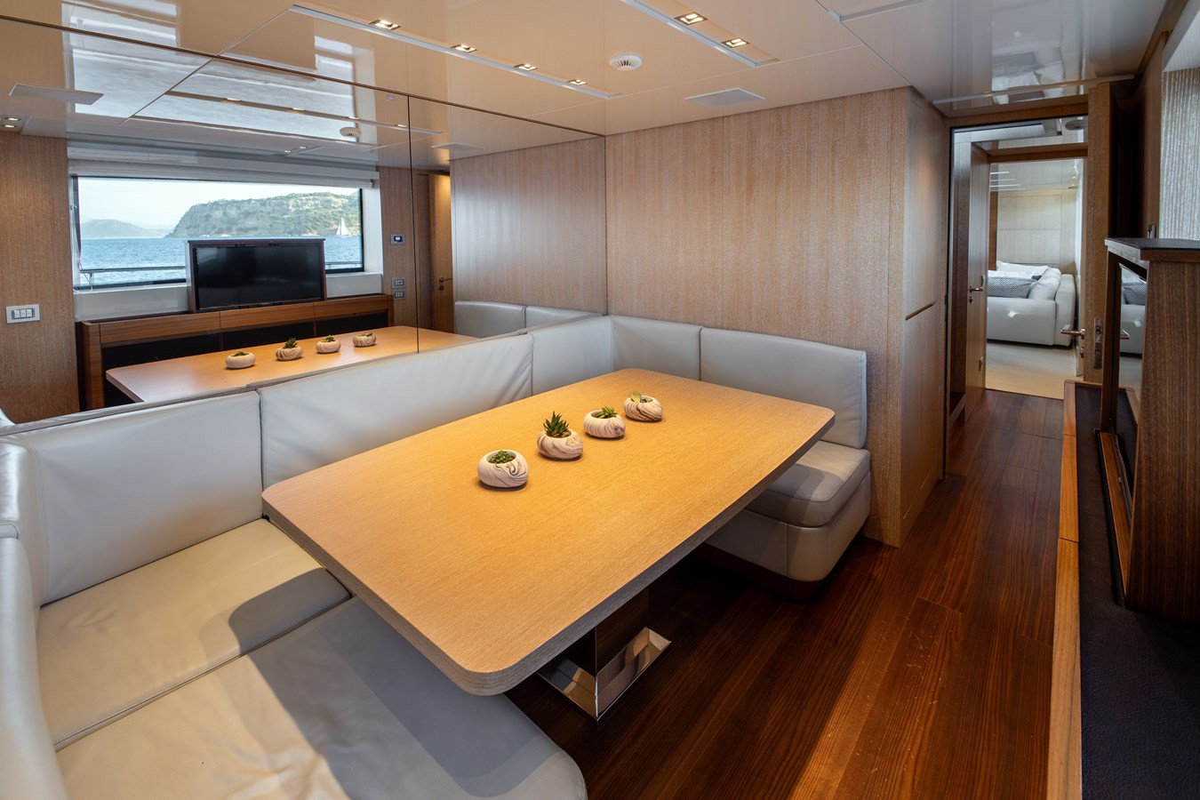 https://arconyachts.ams3.digitaloceanspaces.com/75900/conversions/large_4453596-optimize.jpg