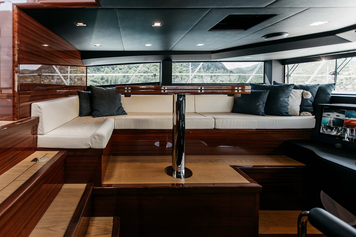 https://arconyachts.ams3.digitaloceanspaces.com/75929/conversions/large_4849184-optimize.jpg