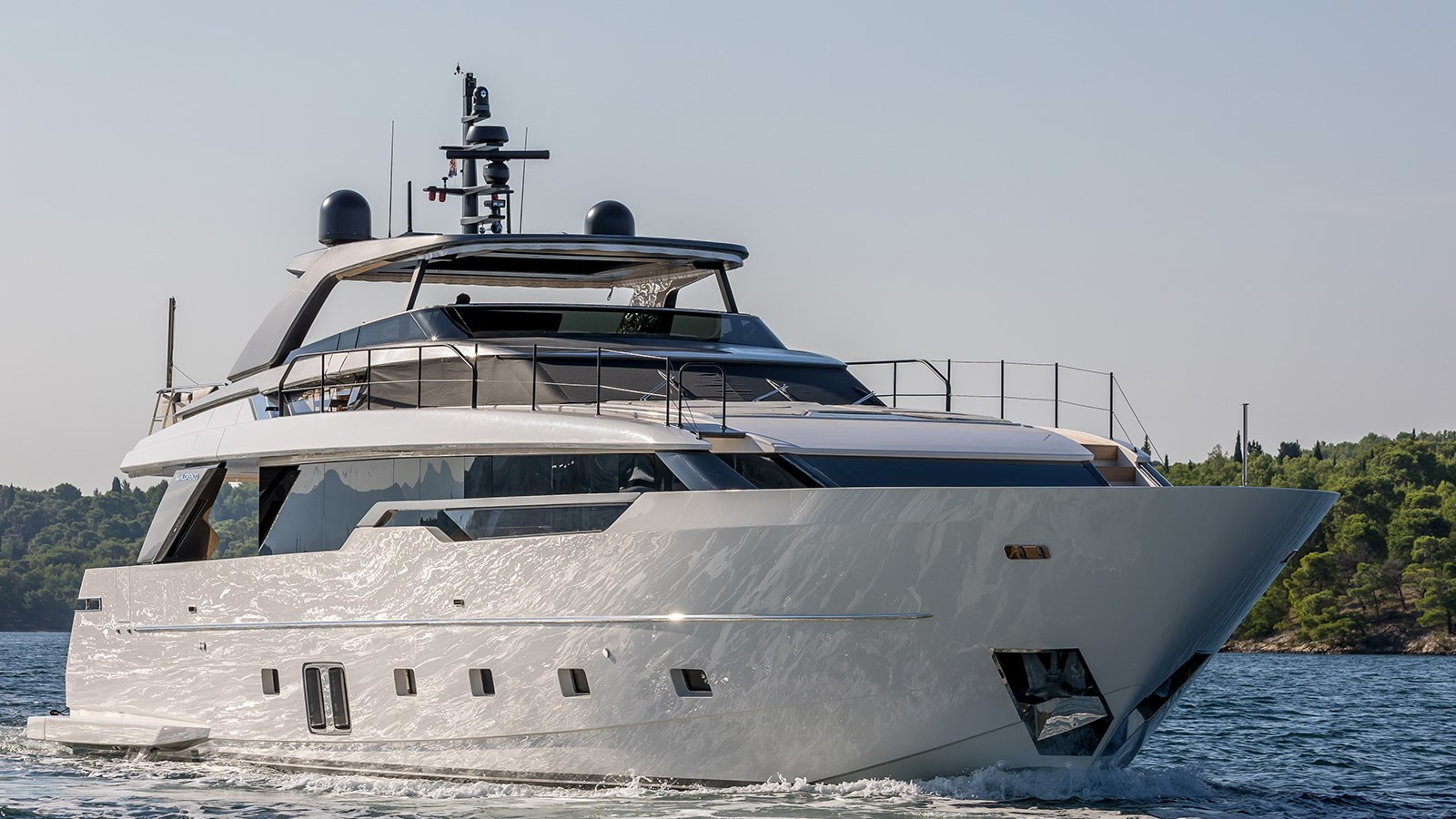 https://arconyachts.ams3.digitaloceanspaces.com/75934/conversions/large_3956767-optimize.jpg
