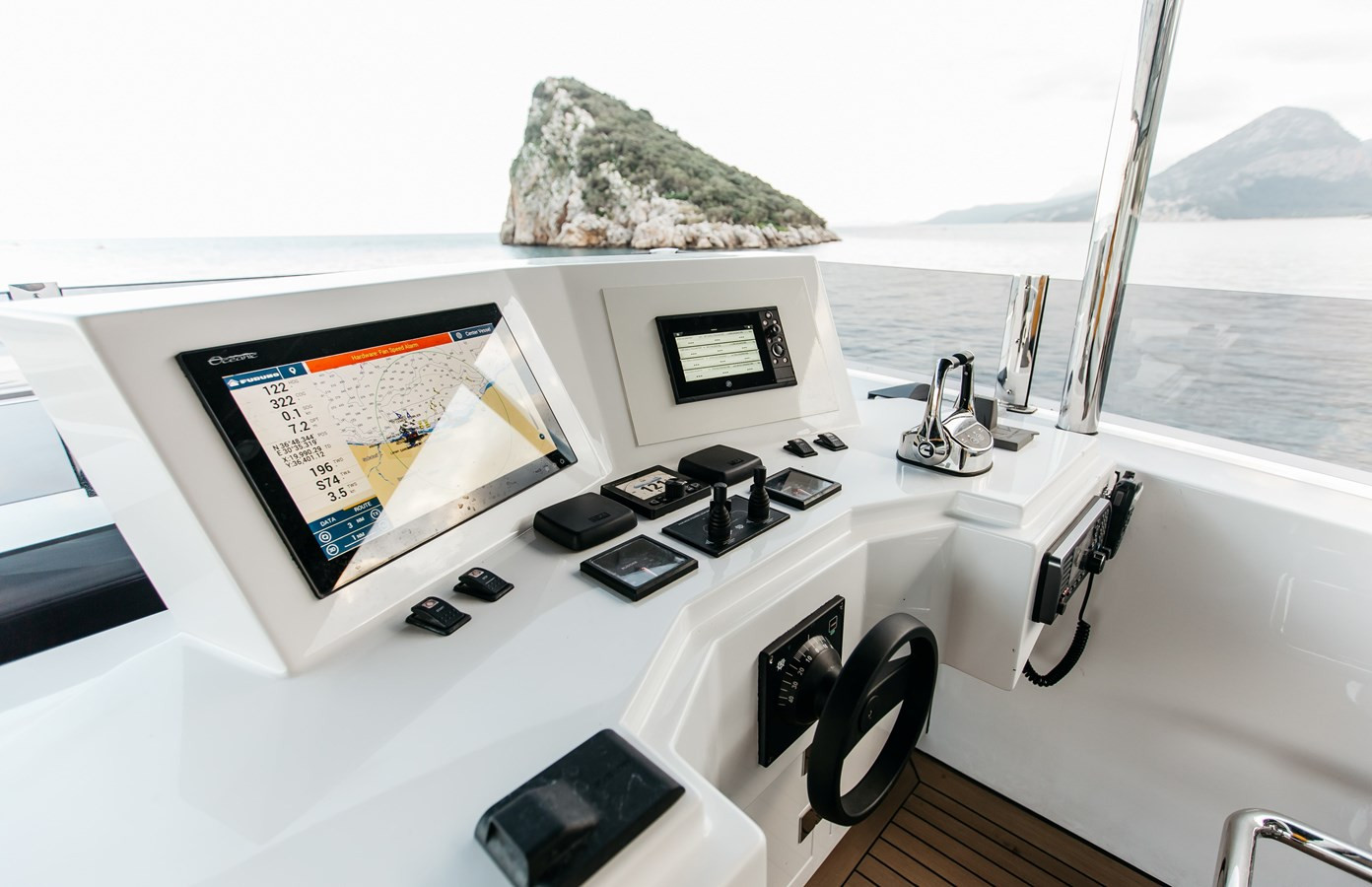 https://arconyachts.ams3.digitaloceanspaces.com/75950/conversions/large_4849191-optimize.jpg