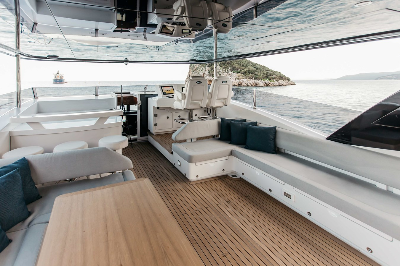 https://arconyachts.ams3.digitaloceanspaces.com/75958/conversions/large_4849194-optimize.jpg