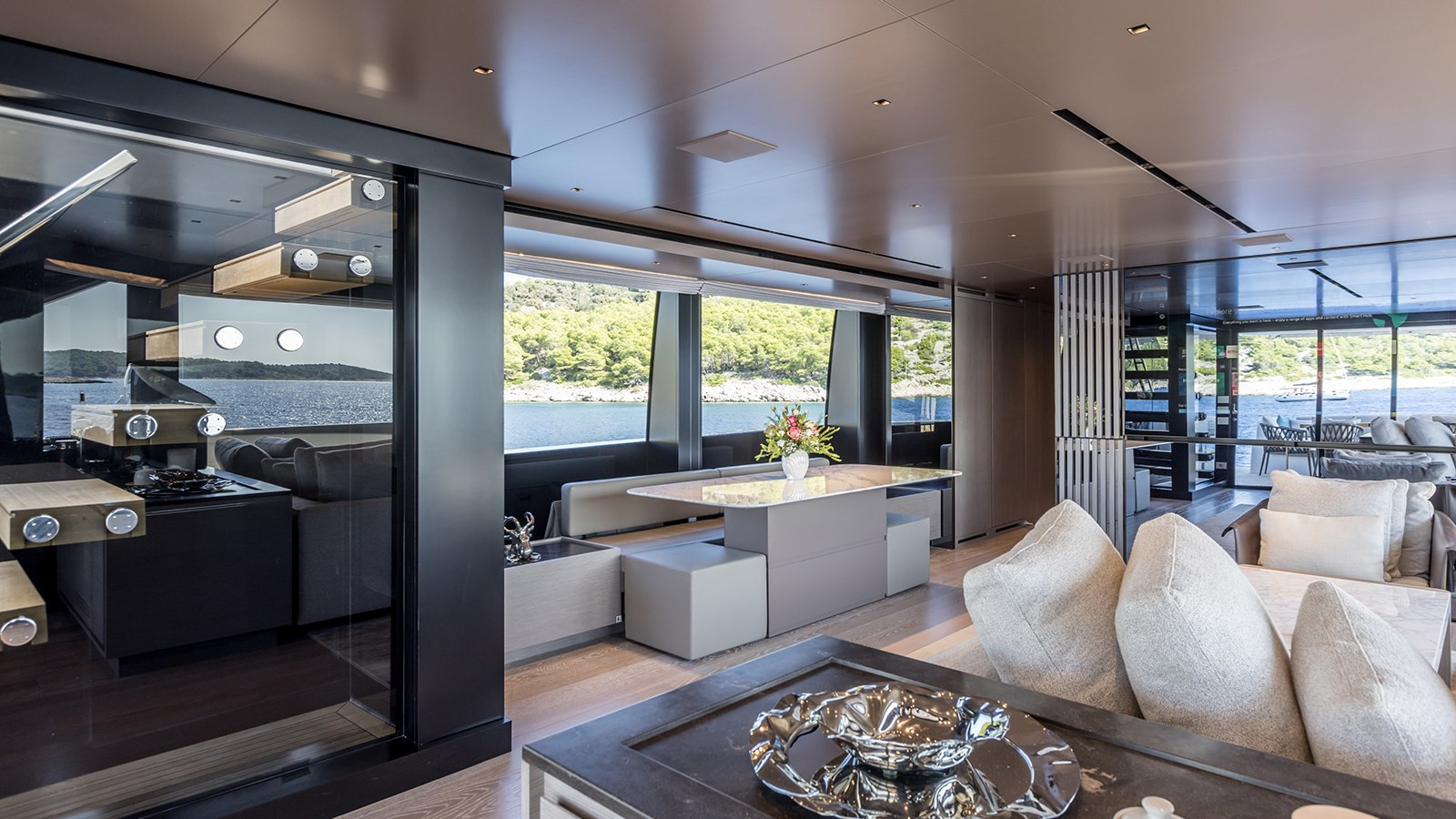 https://arconyachts.ams3.digitaloceanspaces.com/75991/conversions/large_3956777-optimize.jpg