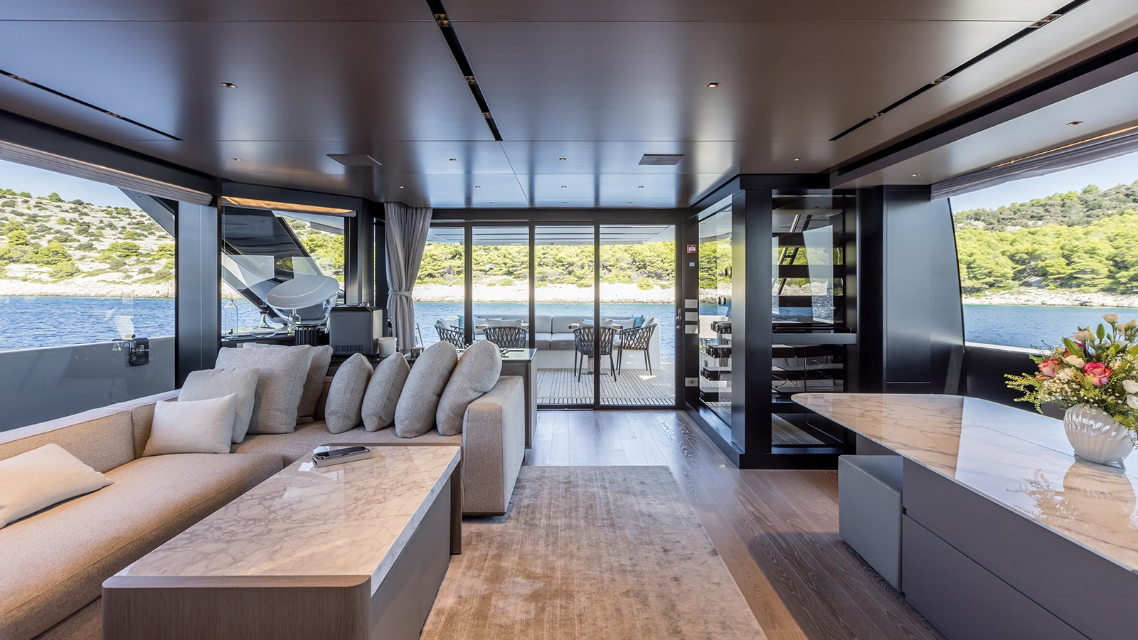 https://arconyachts.ams3.digitaloceanspaces.com/75993/conversions/large_3956775-optimize.jpg