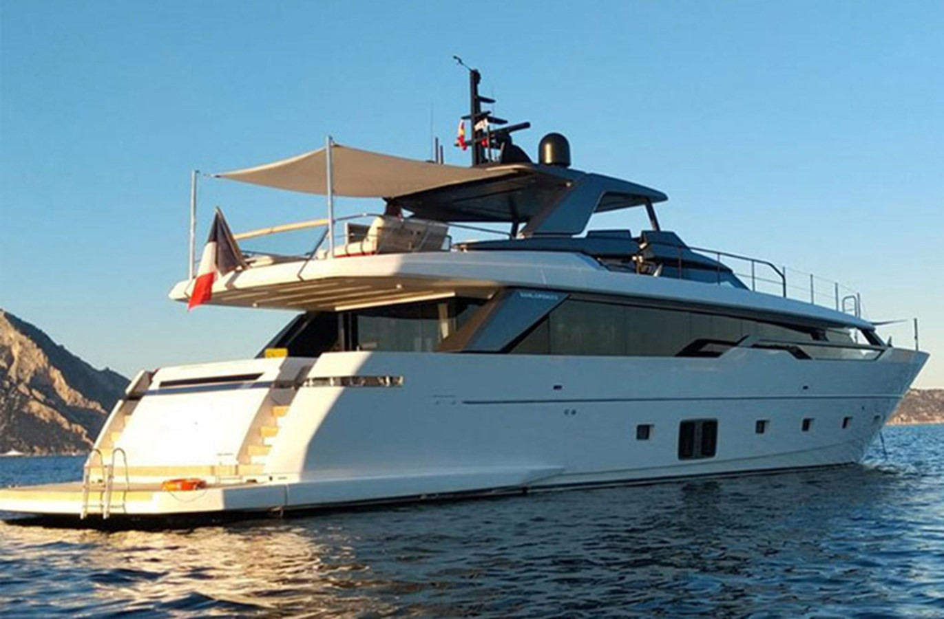 https://arconyachts.ams3.digitaloceanspaces.com/75996/conversions/large_4569601-optimize.jpg