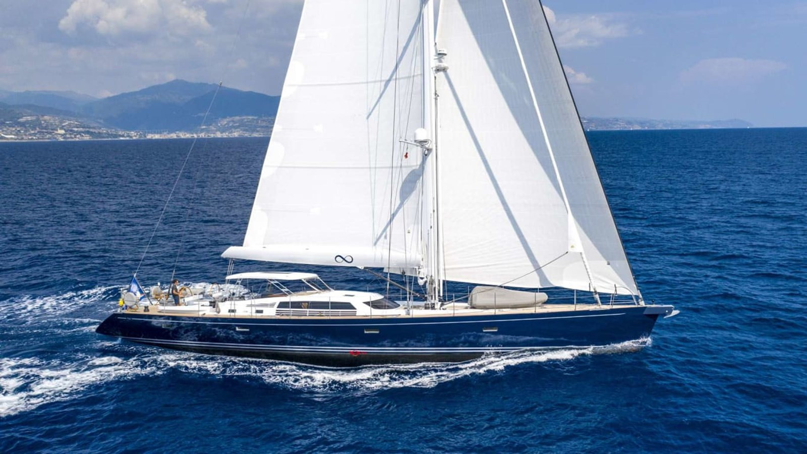 https://arconyachts.ams3.digitaloceanspaces.com/76053/conversions/large_3820495-optimize.jpg