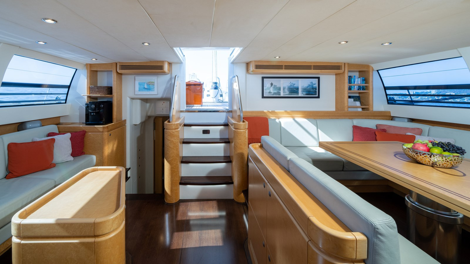 https://arconyachts.ams3.digitaloceanspaces.com/76062/conversions/large_3898748-optimize.jpg