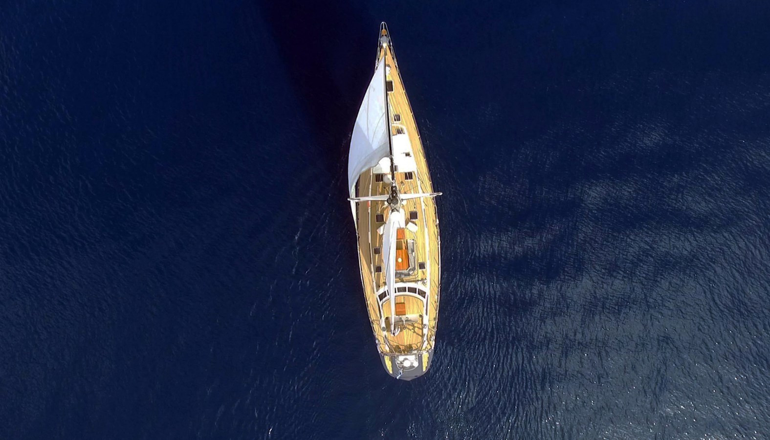 https://arconyachts.ams3.digitaloceanspaces.com/76090/conversions/large_3512229-optimize.jpg