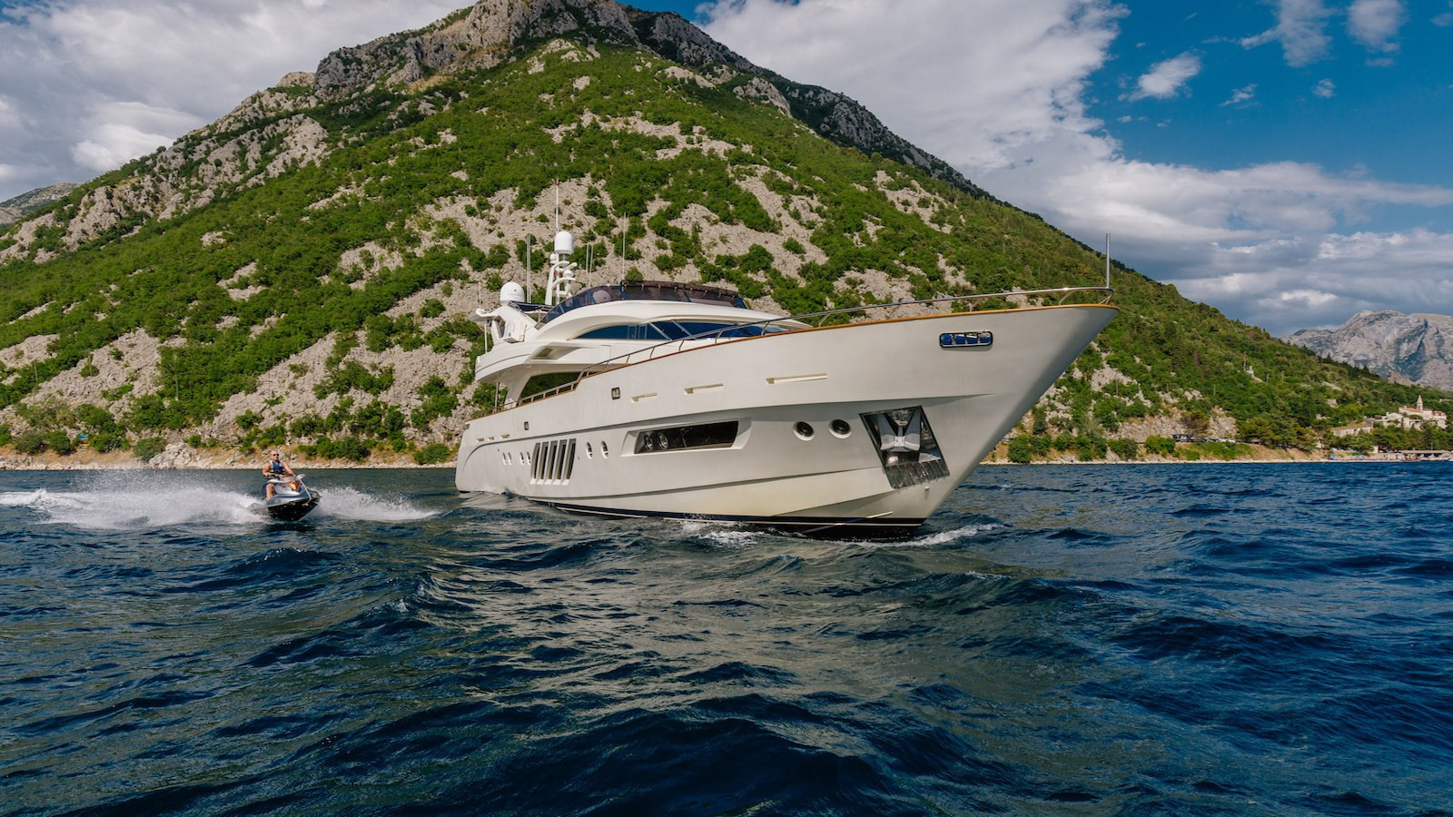 https://arconyachts.ams3.digitaloceanspaces.com/76131/conversions/large_4585478-optimize.jpg