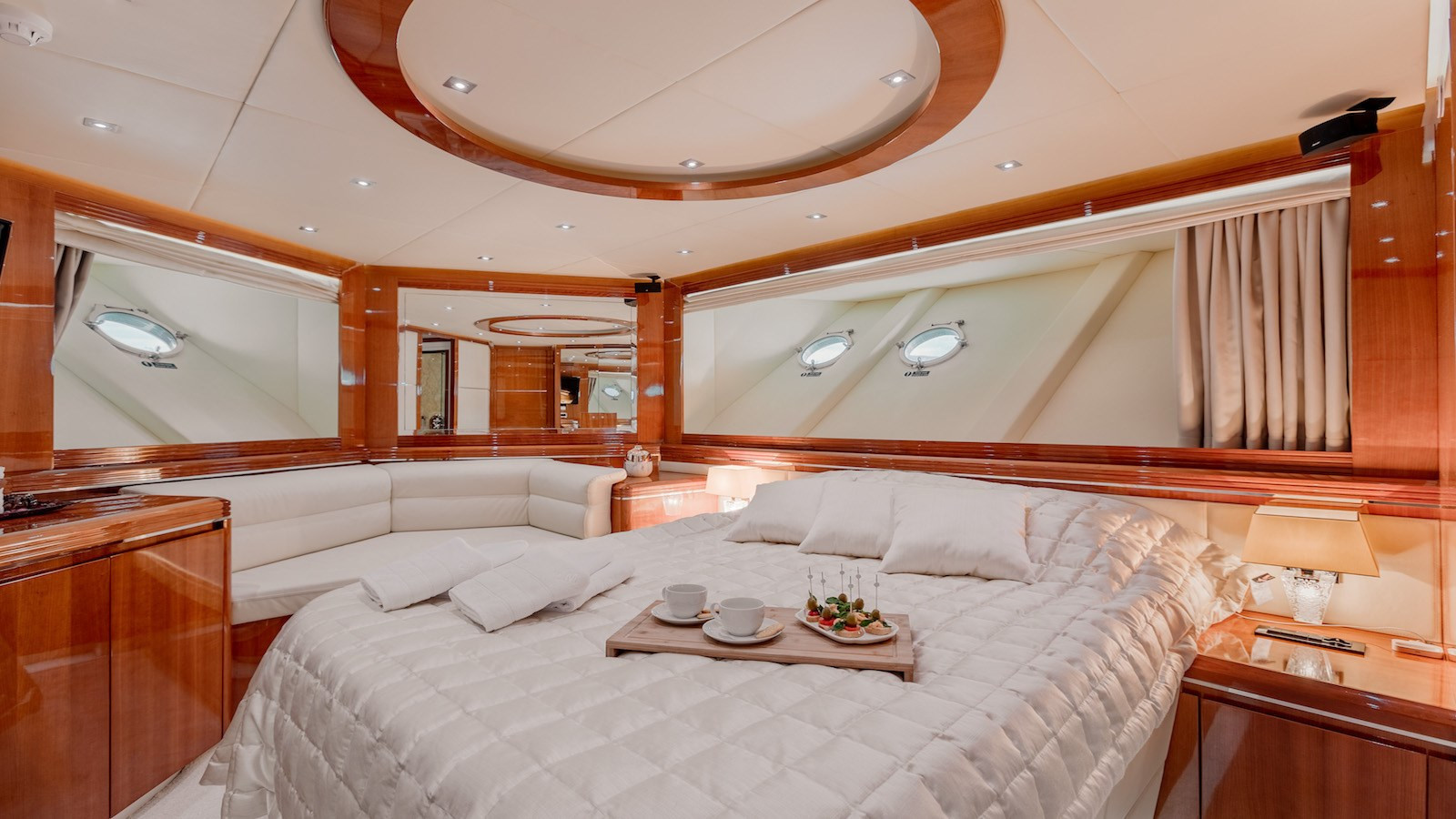 https://arconyachts.ams3.digitaloceanspaces.com/76193/conversions/large_4585499-optimize.jpg