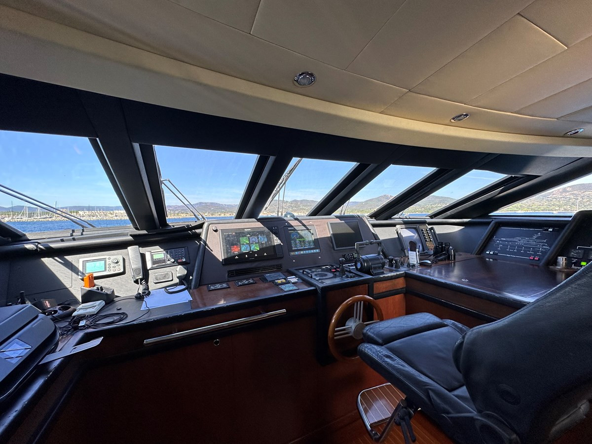 https://arconyachts.ams3.digitaloceanspaces.com/76238/conversions/large_3910803-optimize.jpg