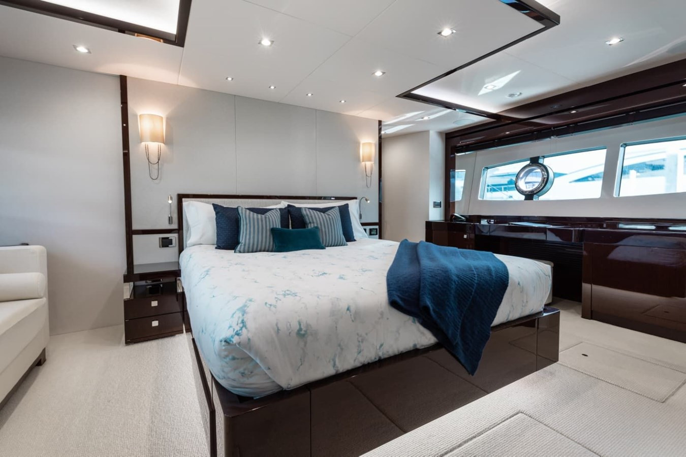 https://arconyachts.ams3.digitaloceanspaces.com/76256/conversions/large_4769755-optimize.jpg