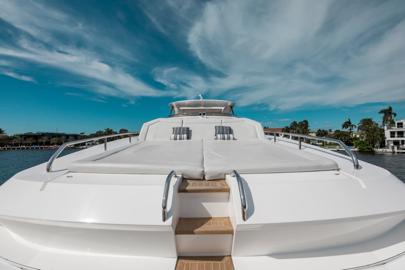 https://arconyachts.ams3.digitaloceanspaces.com/76300/conversions/large_4769780-optimize.jpg