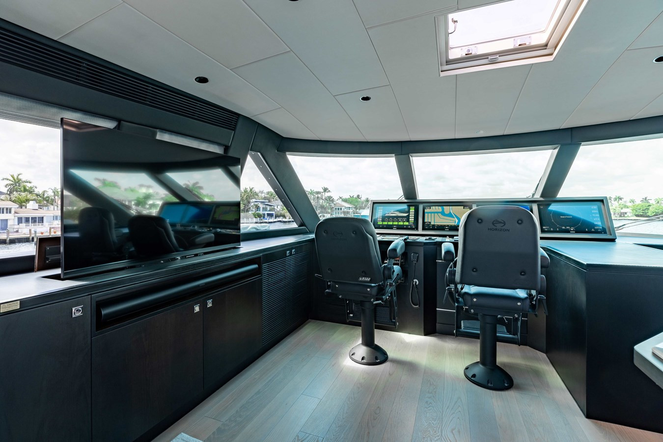 https://arconyachts.ams3.digitaloceanspaces.com/76393/conversions/large_4119141-optimize.jpg