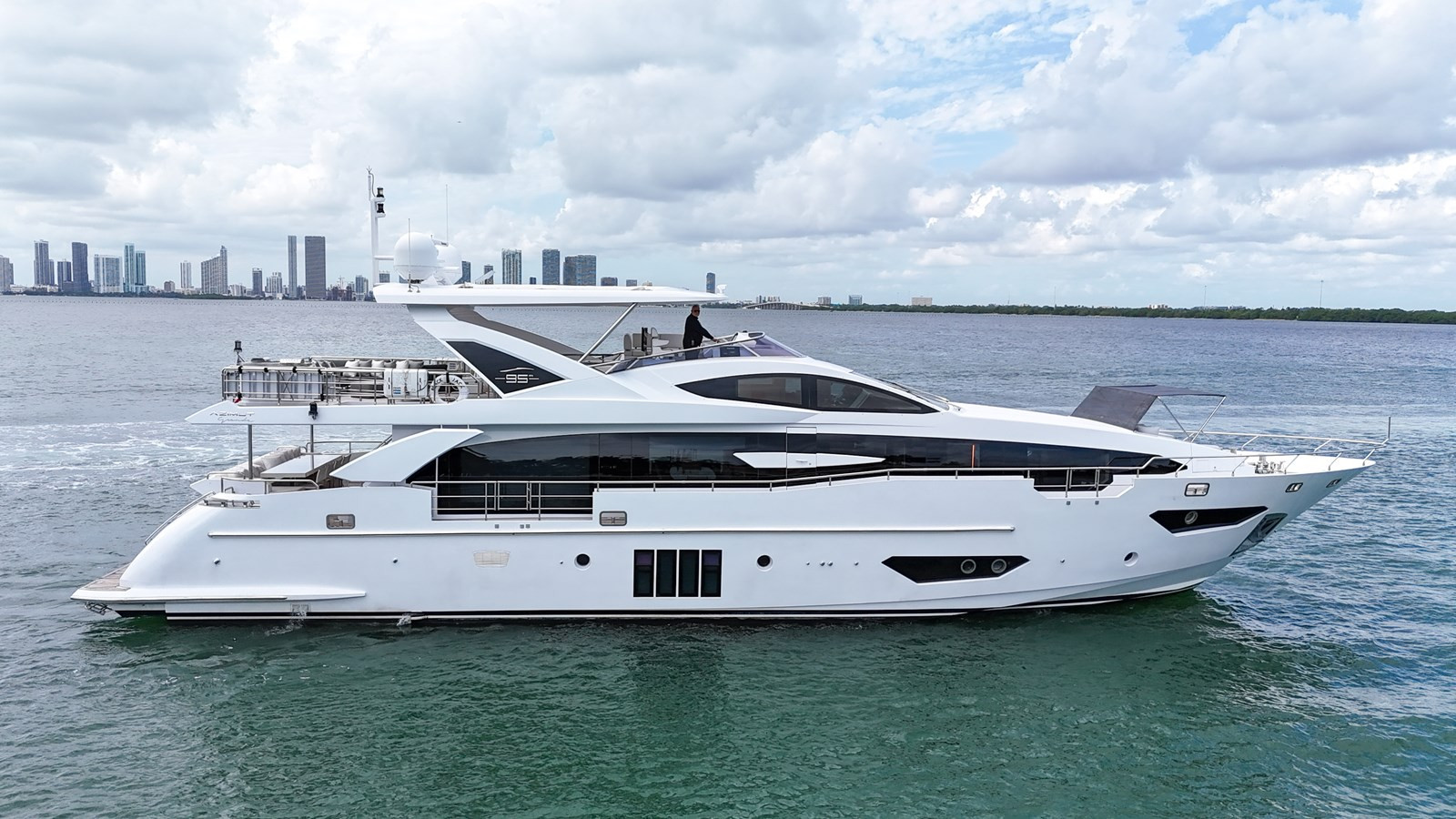 https://arconyachts.ams3.digitaloceanspaces.com/76405/conversions/large_4426544-optimize.jpg